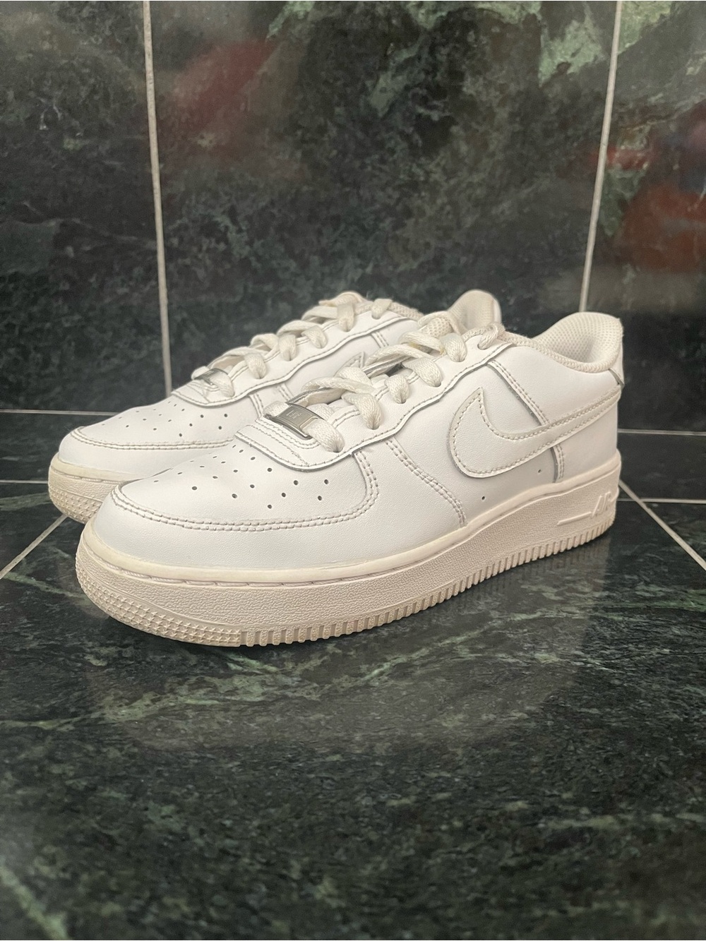 Nike Air Force 1 Low LE ‘Triple White’ GS Size 6Y Used